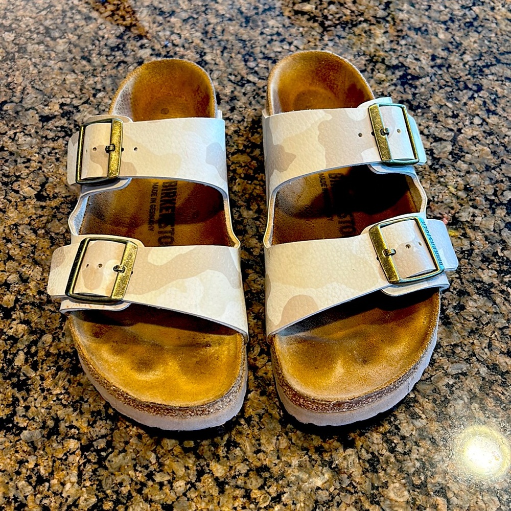 CAMO light colored ladies Birkenstock sandals